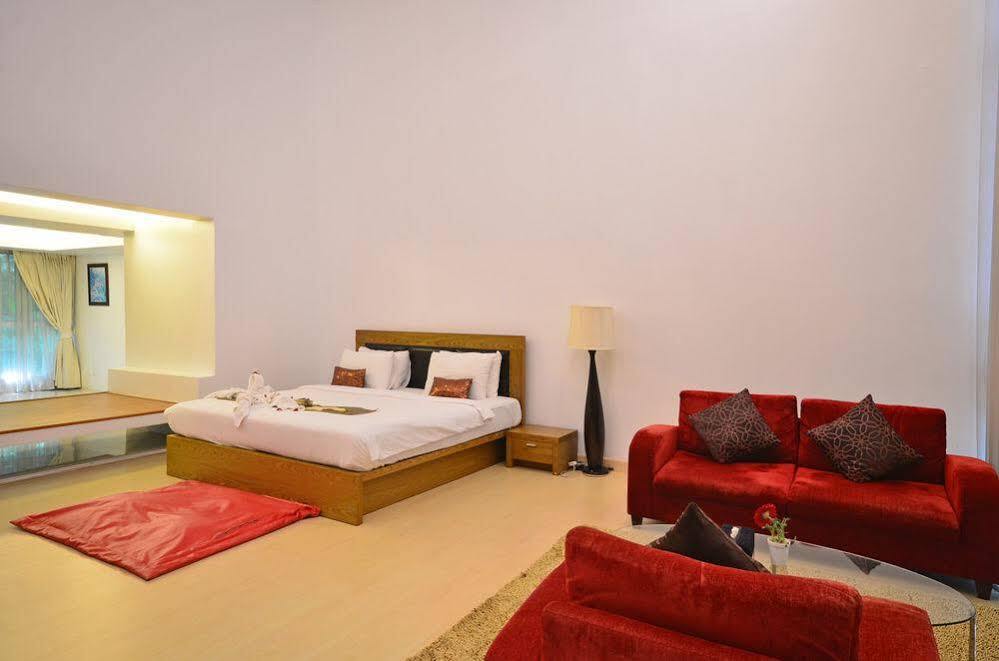 Hilltop Hotel Ratsada